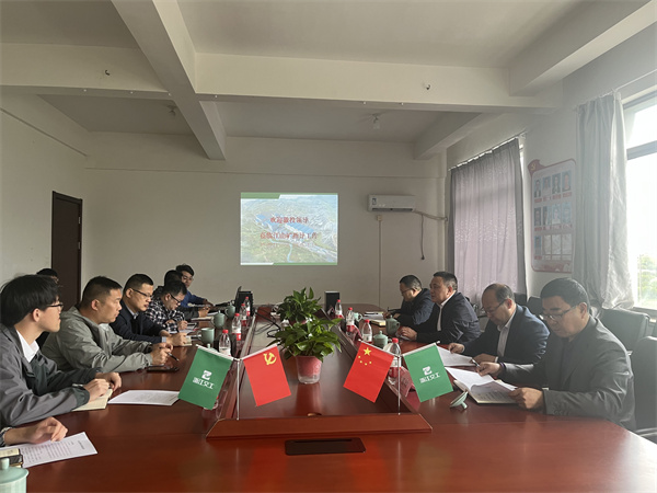 4月13日，黃山徽投集團(tuán)黨委書(shū)記、董事長(zhǎng)洪筱明帶隊(duì)會(huì)縣公共資源交易中心調(diào)研浙江交工江欣礦業(yè)公司江山五家?guī)X礦區(qū)生產(chǎn)運(yùn)營(yíng)情況。.jpg
