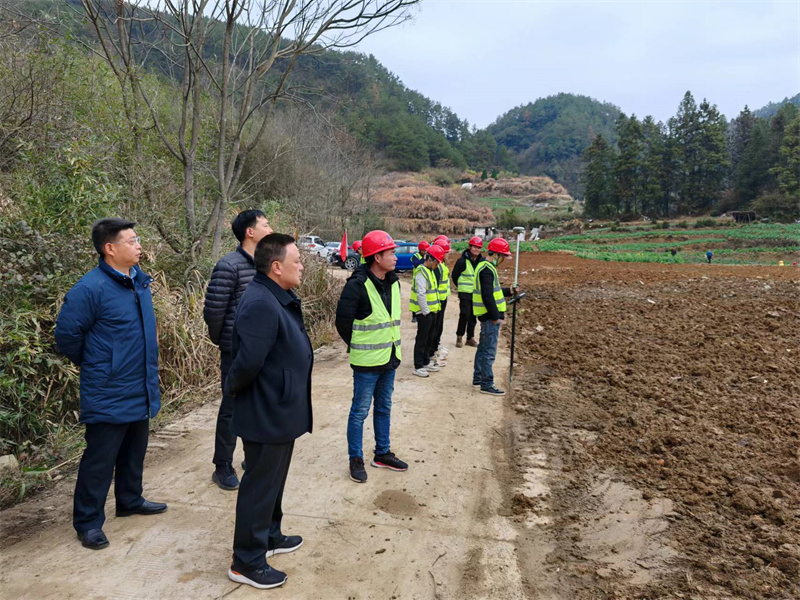 2月17日，洪董到防洪治理項目指導工作。.jpg