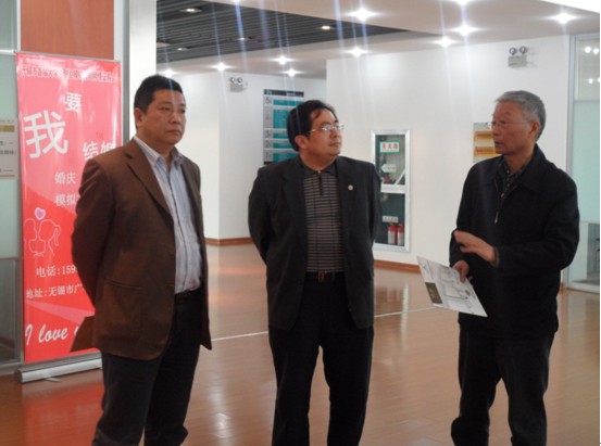 （左起：劉邦彥主委   王劍飚主任  陶克中副主委）